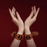 Menottes design cuir marron - Accessoires BDSM de luxe
