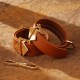 Menottes design cuir marron - Accessoires BDSM de luxe