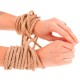 corde Shibari chanvre 20m - en utilisation autour des poignets